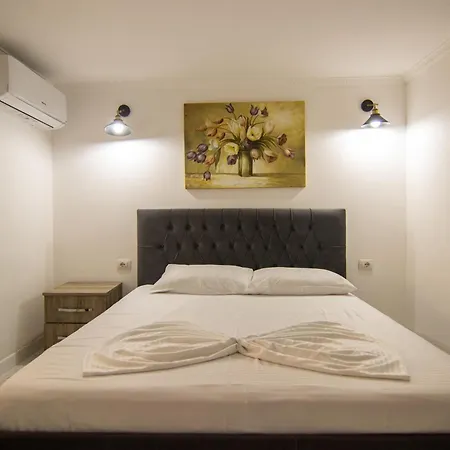 Lalun Aparts * Golem (Tirana)