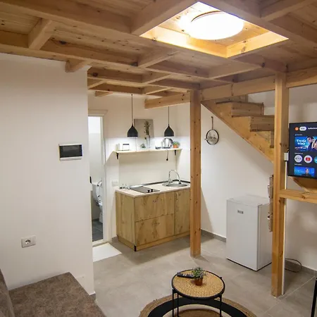 Lalun Aparts Golem (Tirana)