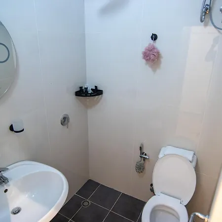 Lalun Aparts * Golem (Tirana)