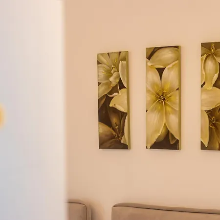 Lalun Aparts Golem (Tirana)