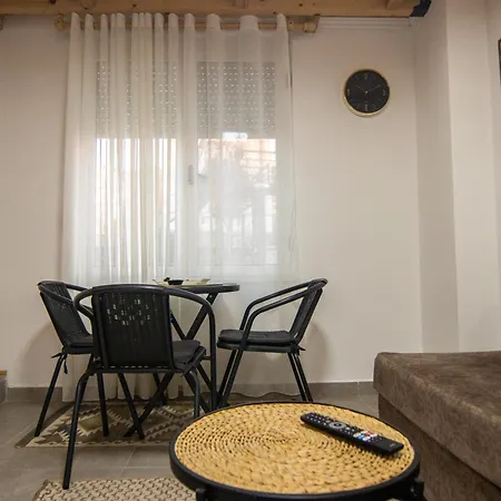 Lalun Aparts Golem (Tirana)