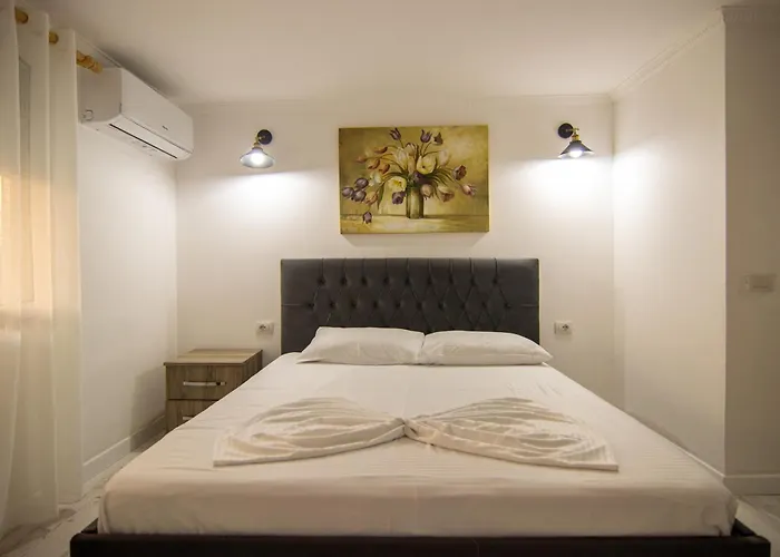 Lalun Aparts * Golem (Tirana)