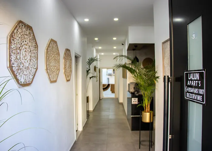 Lalun Aparts Golem (Tirana)