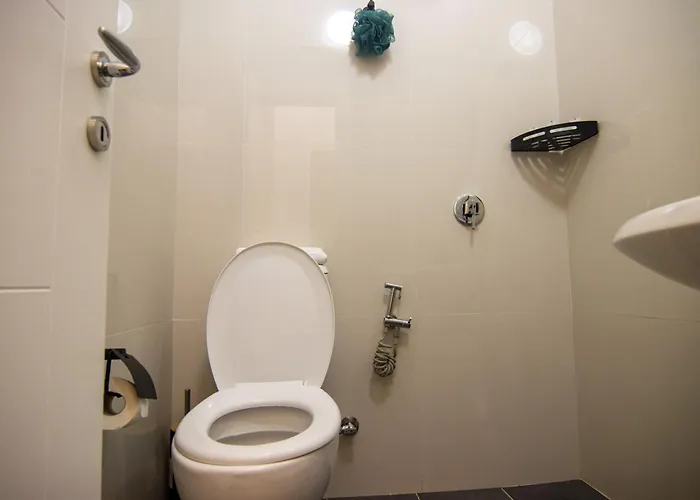 Lalun Aparts * Golem (Tirana)