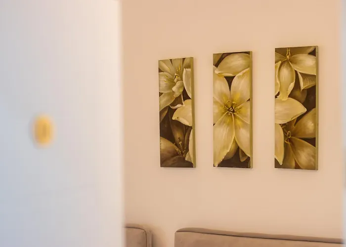 Lalun Aparts Golem (Tirana)