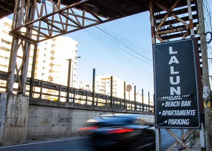 Lalun Aparts Golem (Tirana)