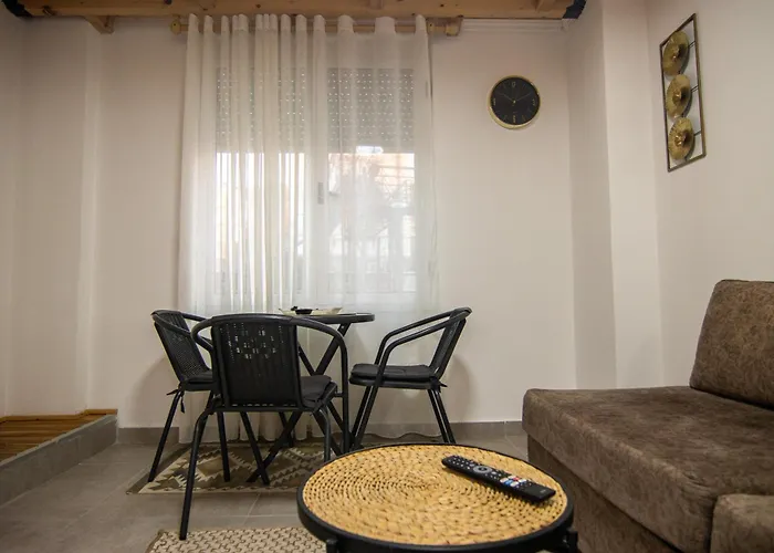 Lalun Aparts Golem (Tirana)