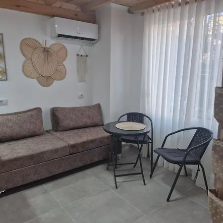 Lalun * Golem (Tirana)