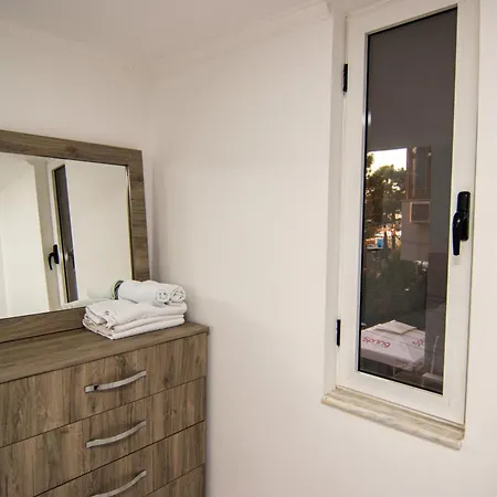 Hotell Lalun Aparts Golem (Tirana)