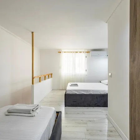 Lalun Aparts Ξενοδοχείο Golem (Tirana)