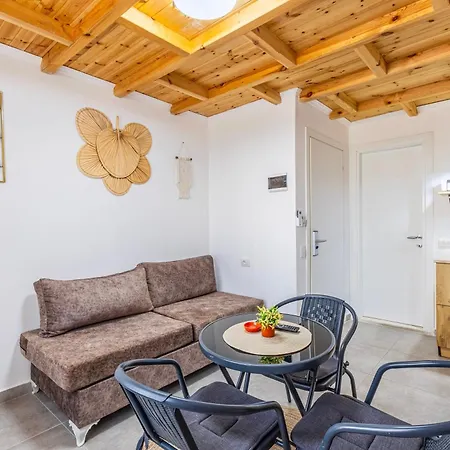 Hotell Lalun Aparts Golem (Tirana)