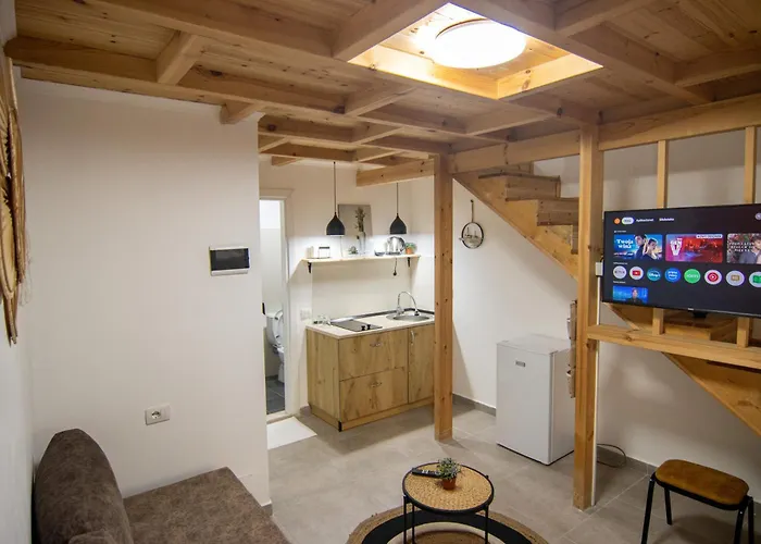 Lalun Aparts Golem (Tirana)