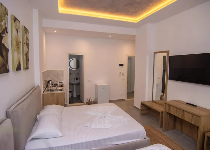 Lalun Aparts * Golem (Tirana)