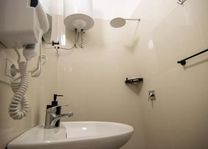 Lalun Aparts Ξενοδοχείο Golem (Tirana)