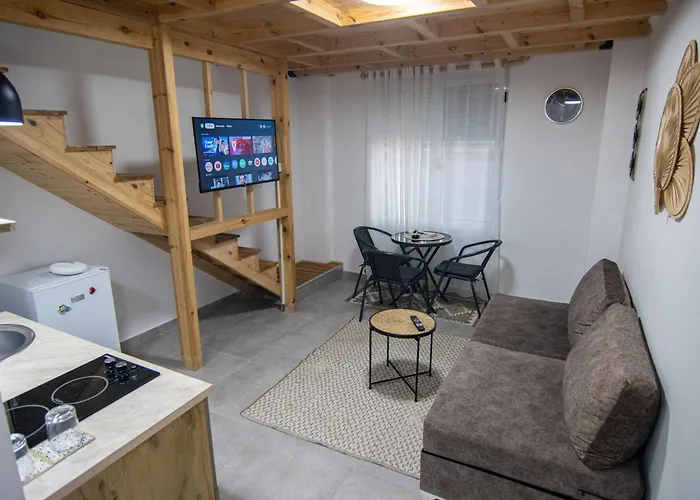 Lalun Aparts Golem (Tirana)