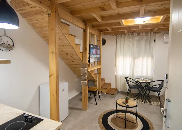 Lalun Aparts * Golem (Tirana)