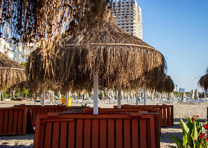 Lalun Aparts * Golem (Tirana)