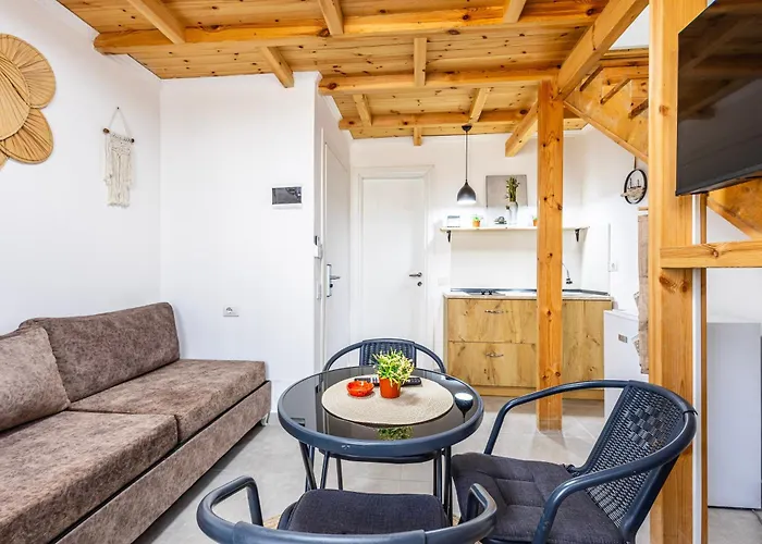 Lalun Aparts Golem (Tirana)