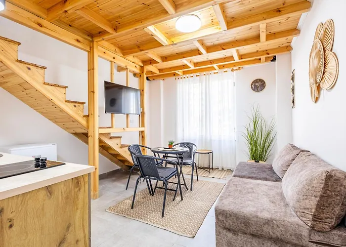 Lalun Aparts Golem (Tirana)