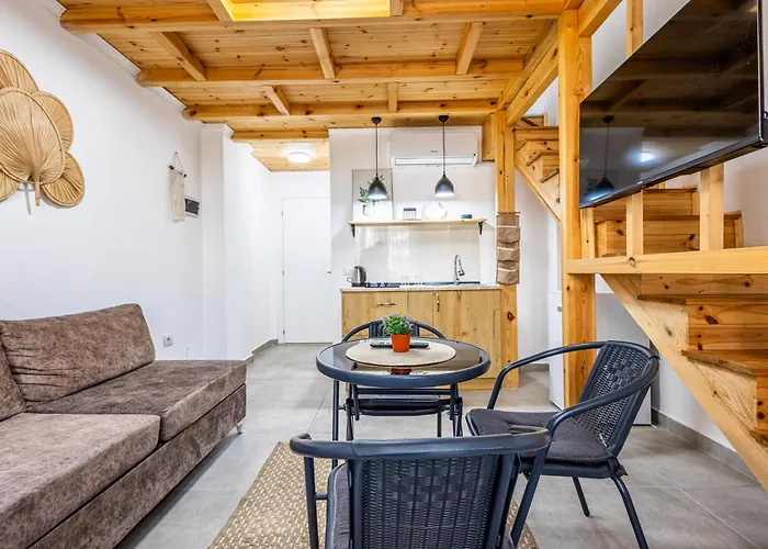 Lalun Aparts Golem (Tirana)