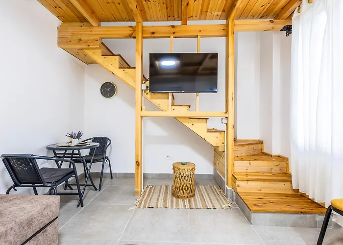 Lalun Aparts Golem (Tirana)